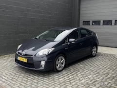 Toyota Prius - 1.8 Dynamic | AIRCO | Navi | HUD | LED | Camera | PDC | Nieuwe APK |