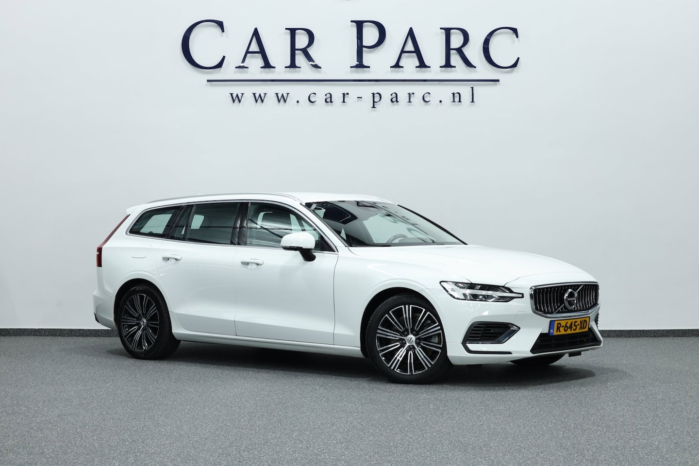 Volvo V60 - 2.0 T6 Recharge AWD R-Design 340+PK BTW/LED/VIRTUAL/LEER+S.VERWARMING+MEMORY/LMV/360/ACC/E - AutoWereld.nl