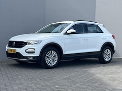 Volkswagen T-Roc - 1.0 TSI Style Business / Trekhaak (1.300 KG) / Adaptieve Cruise Control / Stoelverwarming