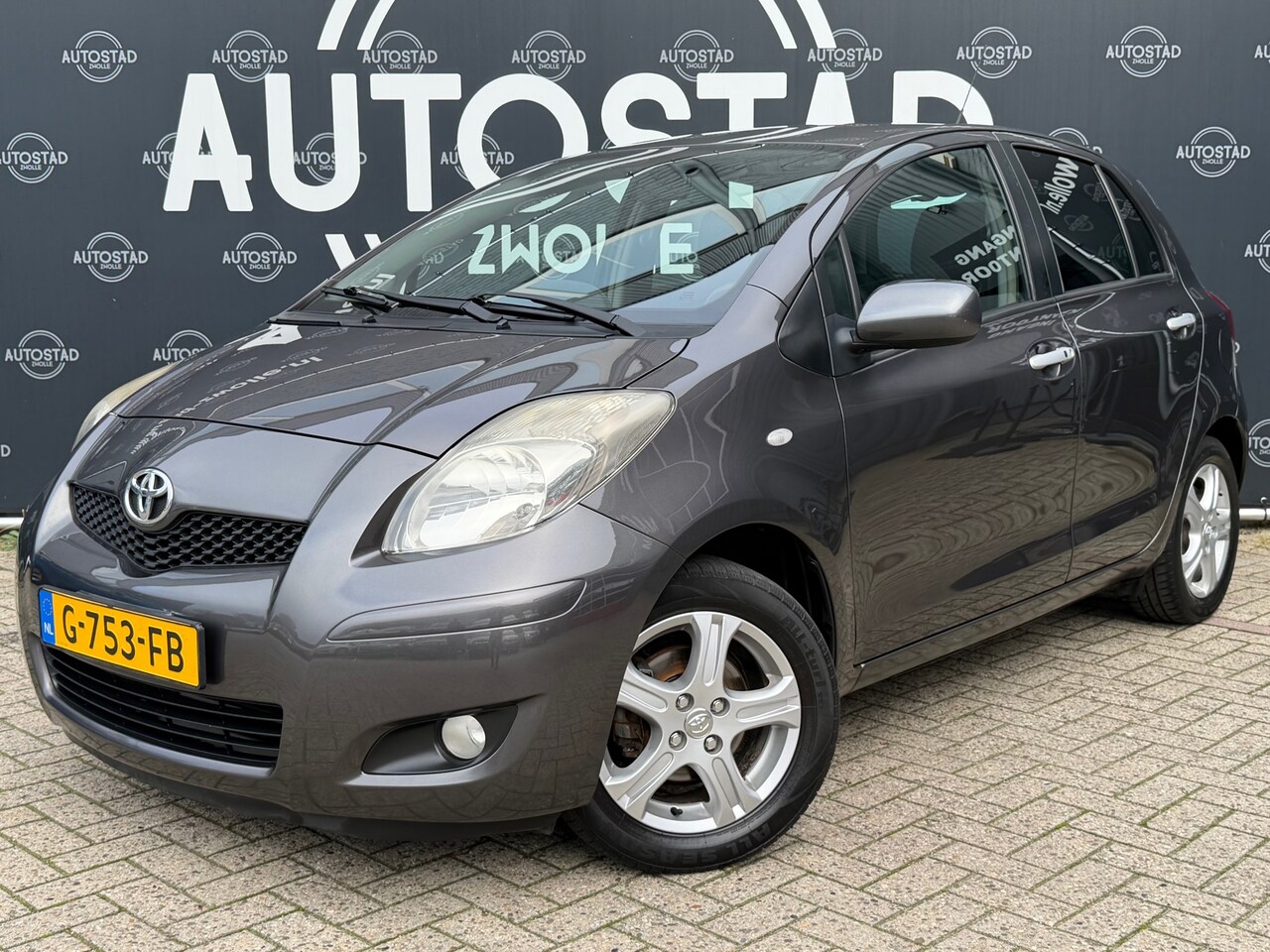 Toyota Yaris - 1.3 VVTi Aspiration NAP / APK / Airco / Afneembare Trekhaak - AutoWereld.nl