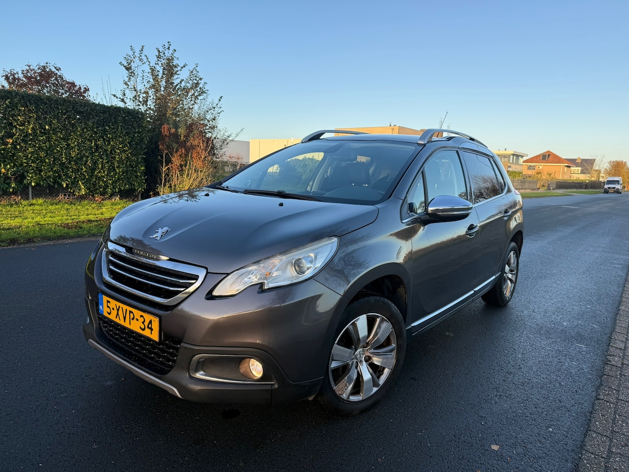 Peugeot 2008 - 1.2 PureTech Allure NAP/PANO/CLIMA/NAVI/APK - AutoWereld.nl