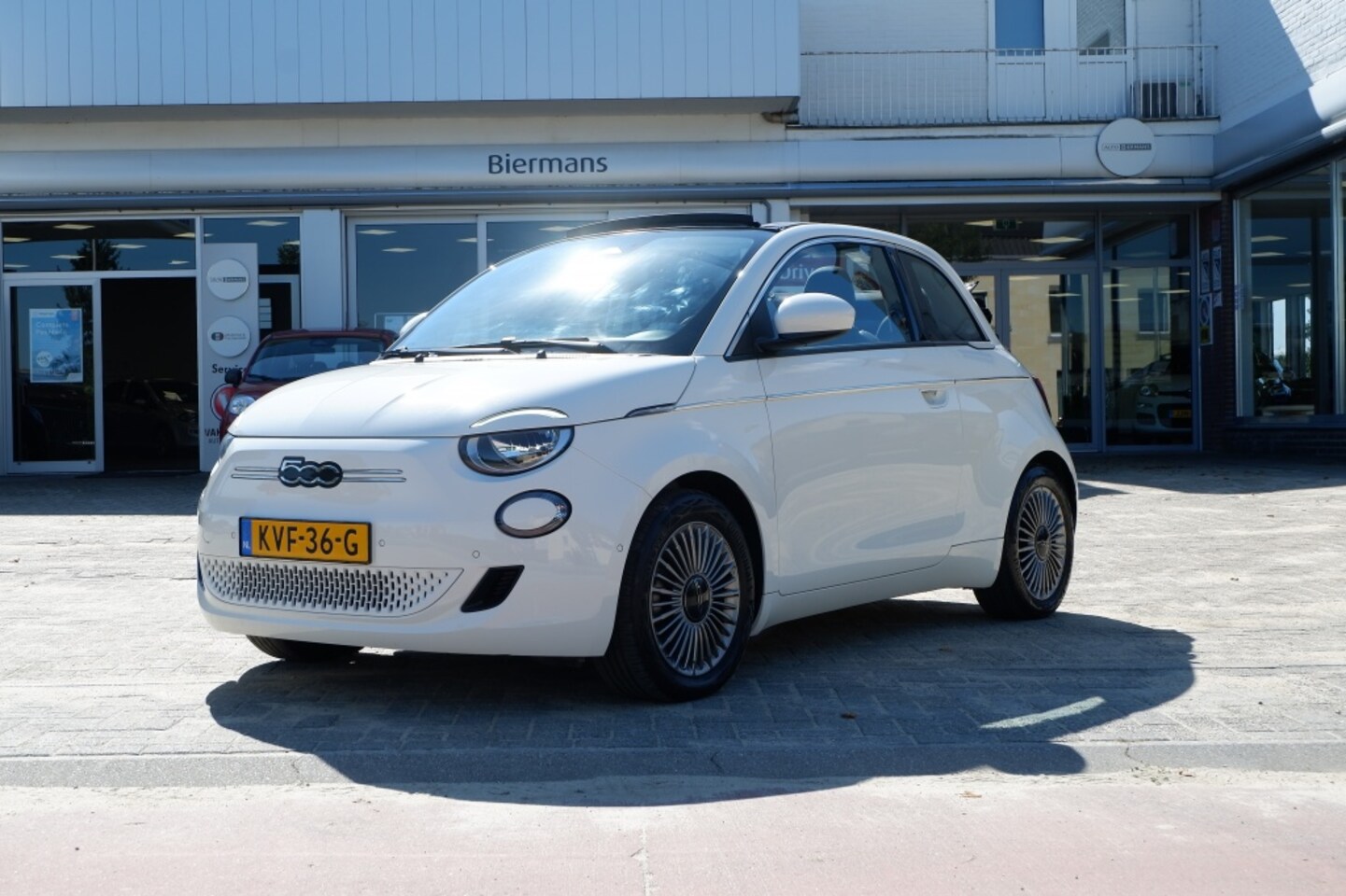 Fiat 500 C - 42 kWh ICON / INCL 12mnd BOVAG / Apple carplay / Camera / Stoelverwarming - AutoWereld.nl