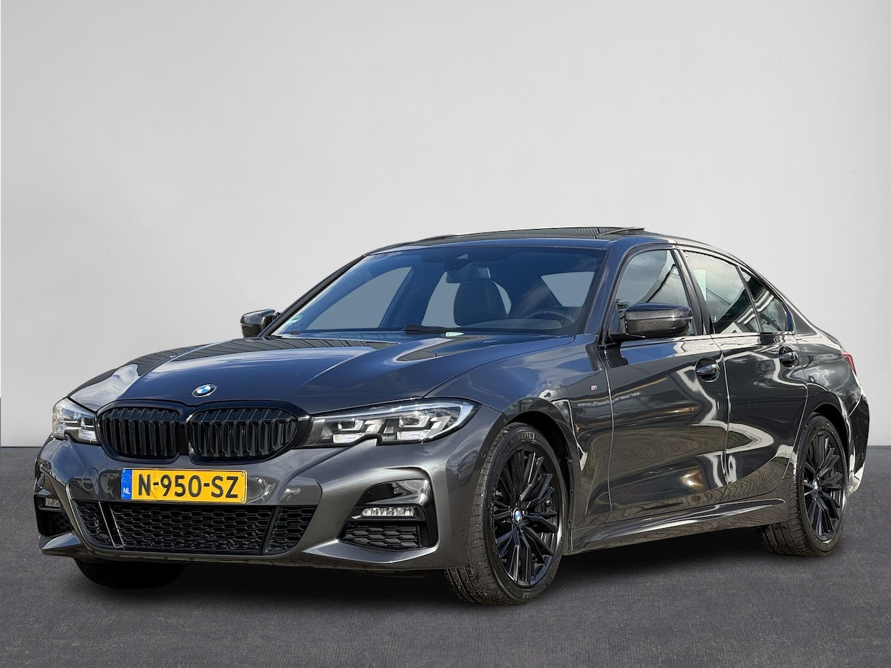 BMW 3-serie - 320i Executive Edition | DEALER ONDERHOUDEN! | M-Sport | LM-VelgenCamera | Pano | Carplay - AutoWereld.nl