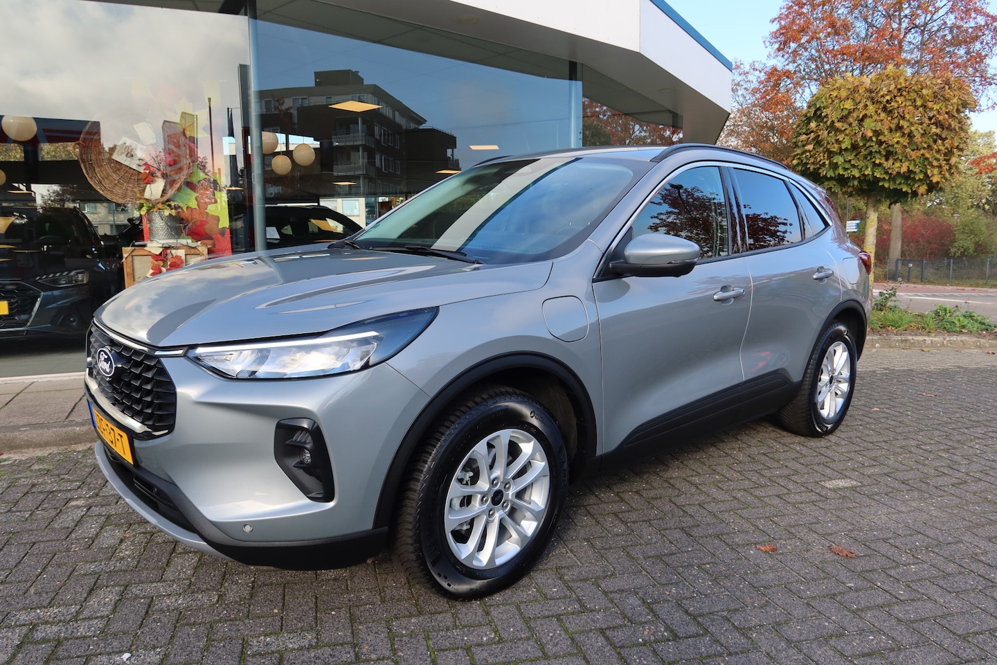Ford Kuga - 2.5 PHEV Titanium I Trekhaak I All-Season - AutoWereld.nl