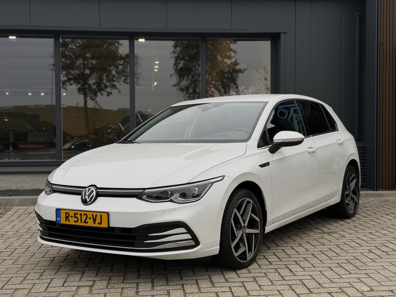 Volkswagen Golf - 1.5 eTSI Style ACC HUD Sfeerverlichting - AutoWereld.nl