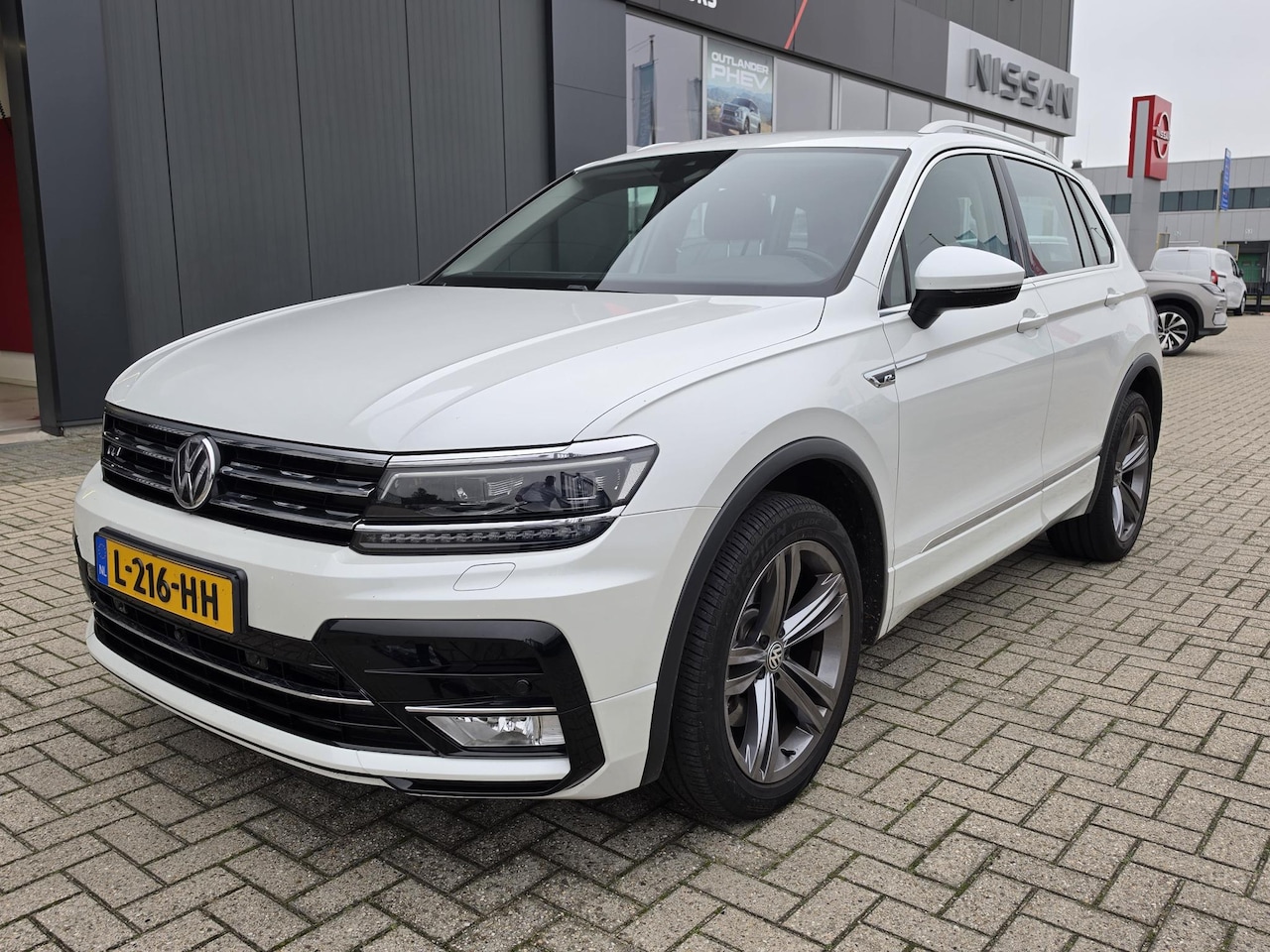 Volkswagen Tiguan - 2.0 TSI 4Motion Highline | Trekhaak | Elektrische Achterklep | 360° camera | - AutoWereld.nl