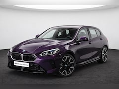 BMW 1-serie - 120 M Sport Automaat / Sportstoelen / Achteruitrijcamera / M Adaptief onderstel / Comfort