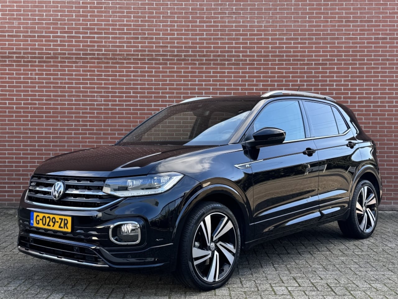 Volkswagen T-Cross - 1.0 TSI Style R-Line AUTOMAAT NAV CRUISE CARPLAY STOELVW CAMERA LMV PDC - AutoWereld.nl