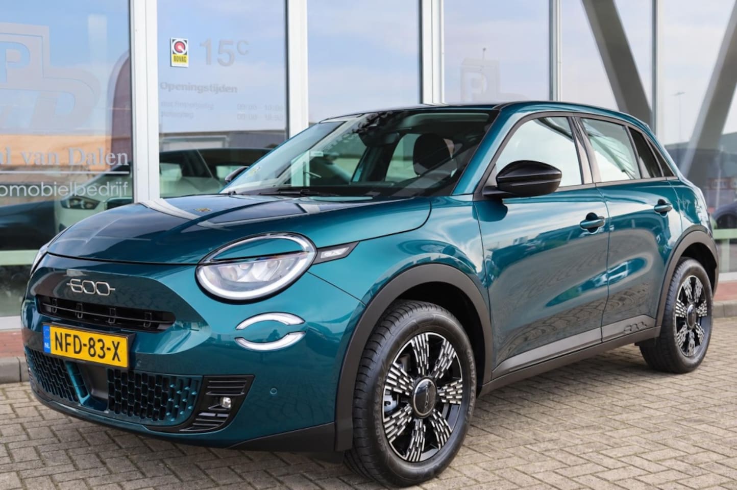 Fiat 600 - 1.2 Hybrid AUTOMAAT URBAN Navi | Keyless | Camera | Clima | Cruise | Pdc v+a | 17 Inch Lm - AutoWereld.nl