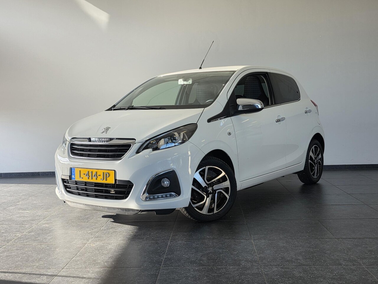 Peugeot 108 - 1.0 e-VTi Allure | NL-Auto | Camera | Climate Control - AutoWereld.nl