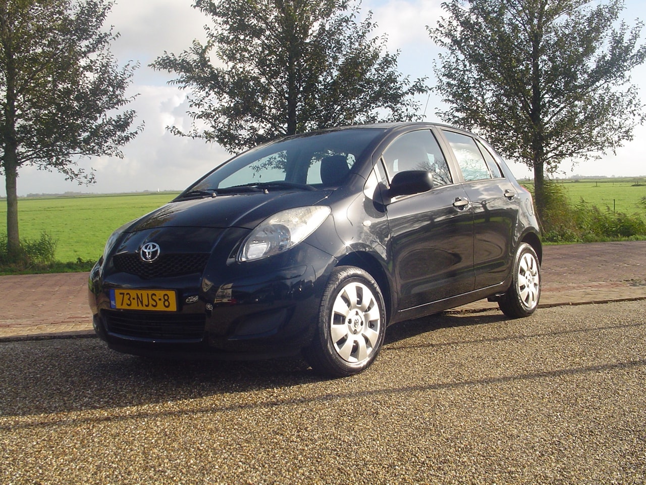 Toyota Yaris - 1.3 VVTi Comfort / Airco / 6 versnellingen / NL auto - AutoWereld.nl