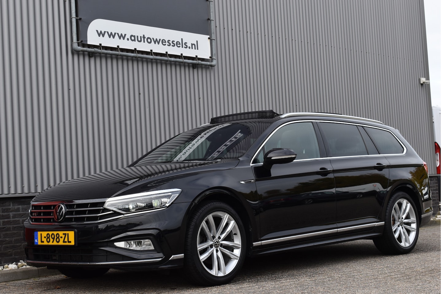 Volkswagen Passat Variant - 1.5 TSI R-Line Business + NL-auto, Panoramadak, Adaptive cruise, Camera, Stoelverwarming - AutoWereld.nl