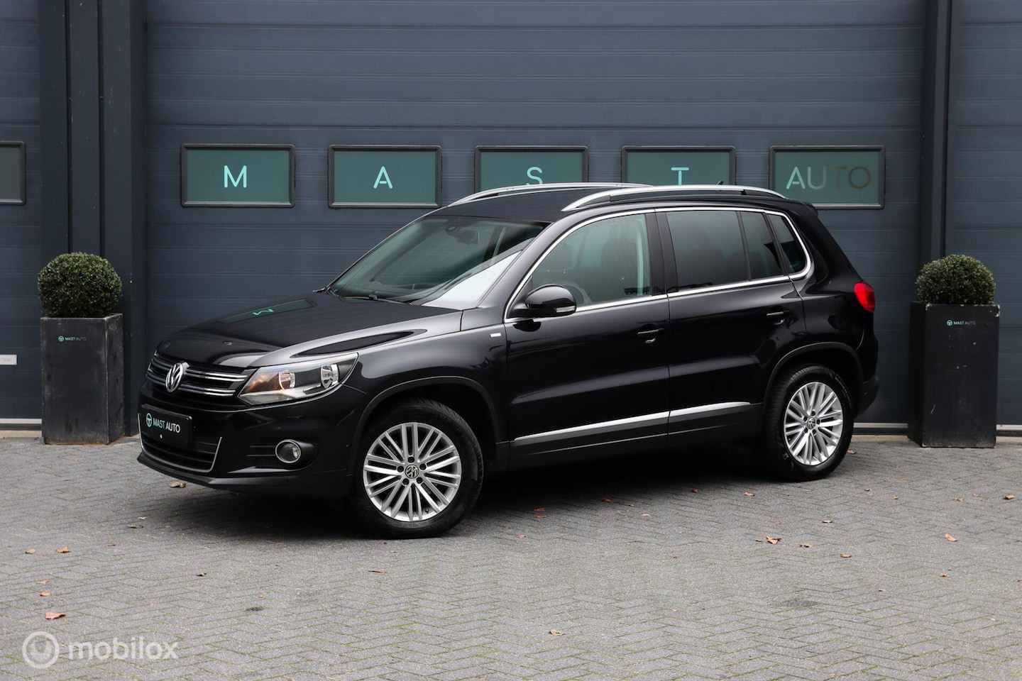 Volkswagen Tiguan - 2.0 TDI 4Motion|DSG||DCC|DYNAUDIO|CAMERA|KEYLESS - AutoWereld.nl