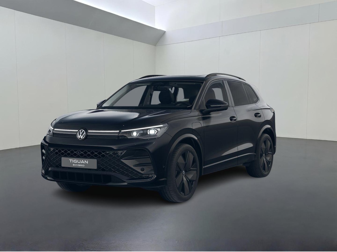 Volkswagen Tiguan - Edition 20 1.5 eHybrid 150 kW / 204 PK SUV DSG | Panoramadak | Trekhaak wegklapbaar | - AutoWereld.nl