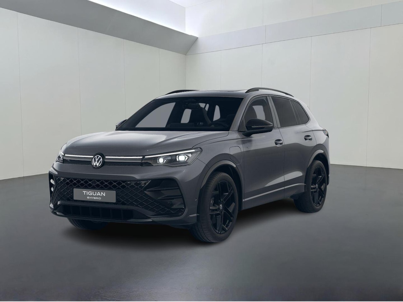 Volkswagen Tiguan - R-Line Edition 1.5 eHybrid 150 kW / 204 PK SUV DSG | Panoramadak | Black Style | Trekhaak - AutoWereld.nl