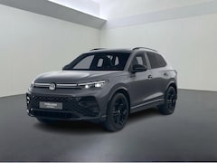 Volkswagen Tiguan - R-Line Edition 1.5 eHybrid 150 kW / 204 PK SUV DSG | Panoramadak | Black Style | Trekhaak