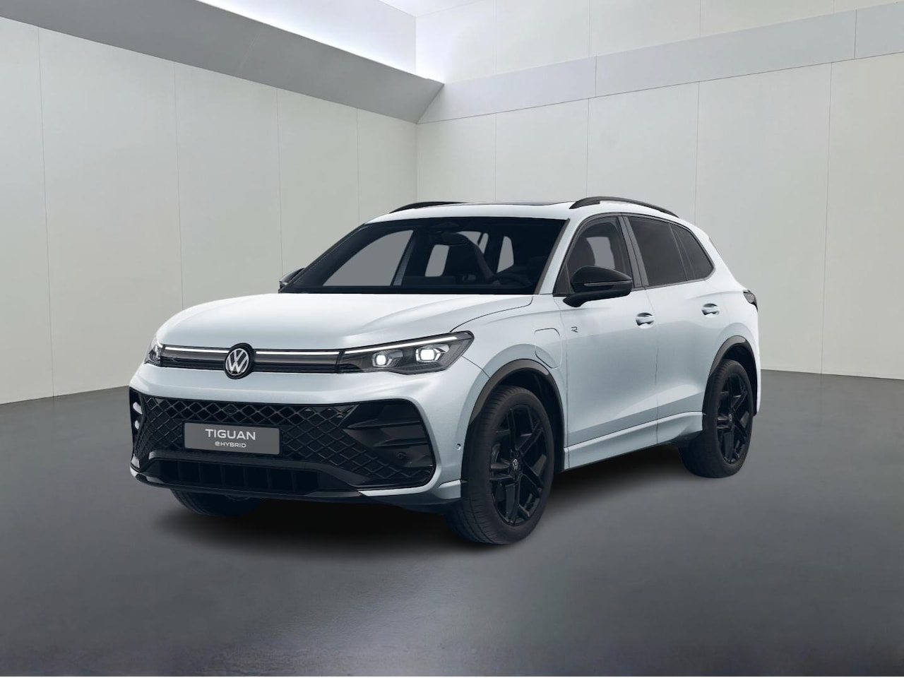 Volkswagen Tiguan - R-Line Edition 1.5 eHybrid 150 kW / 204 PK SUV DSG | Panoramadak | Black Style | Trekhaak - AutoWereld.nl