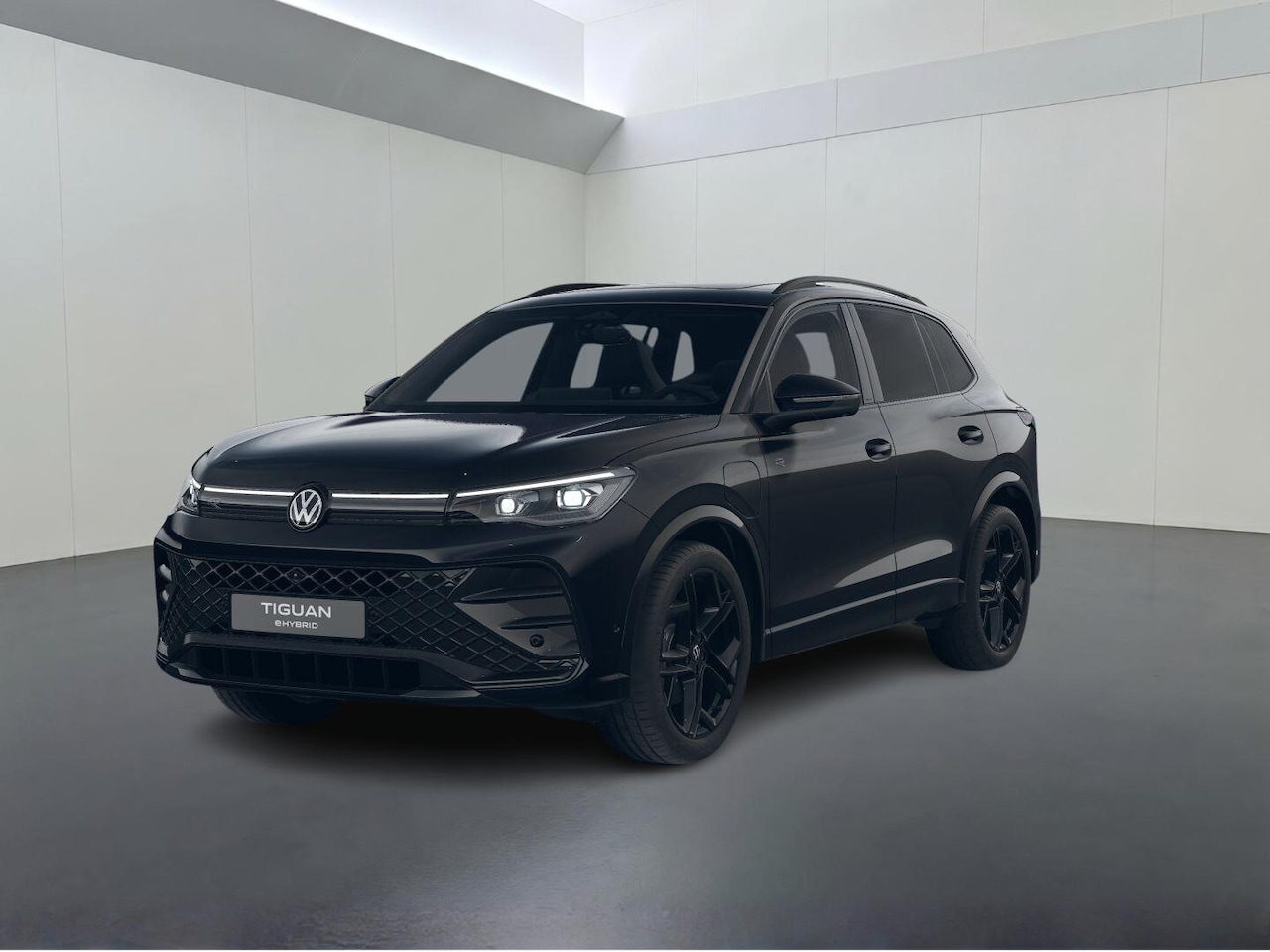 Volkswagen Tiguan - R-Line Edition 1.5 eHybrid 150 kW / 204 PK SUV DSG | Panoramadak | Black Style | Trekhaak - AutoWereld.nl