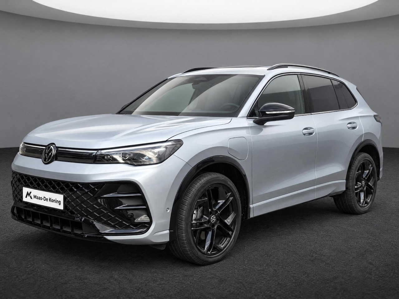 Volkswagen Tiguan - 1.5 eHybrid 204pk DSG R-Line Business · Camera · Stuur- & Stoelverwarming · Dodehoeksensor - AutoWereld.nl