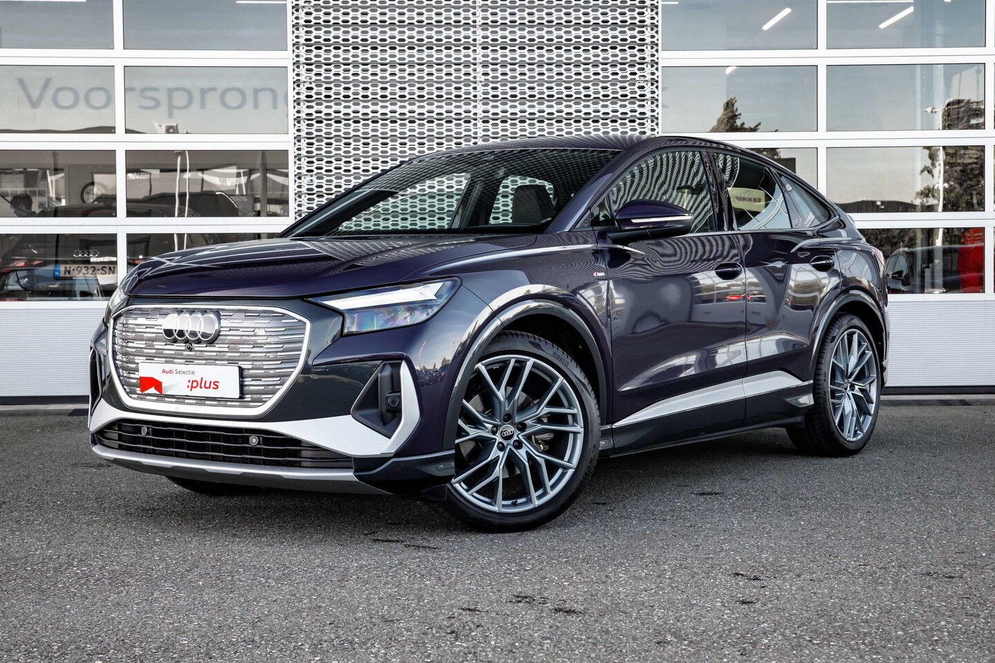 Audi Q4 Sportback e-tron - 35 S edition 55 kWh | Leder | HUD | Unieke kleur | Achteruitrijcamera | Dodehoek detectie - AutoWereld.nl