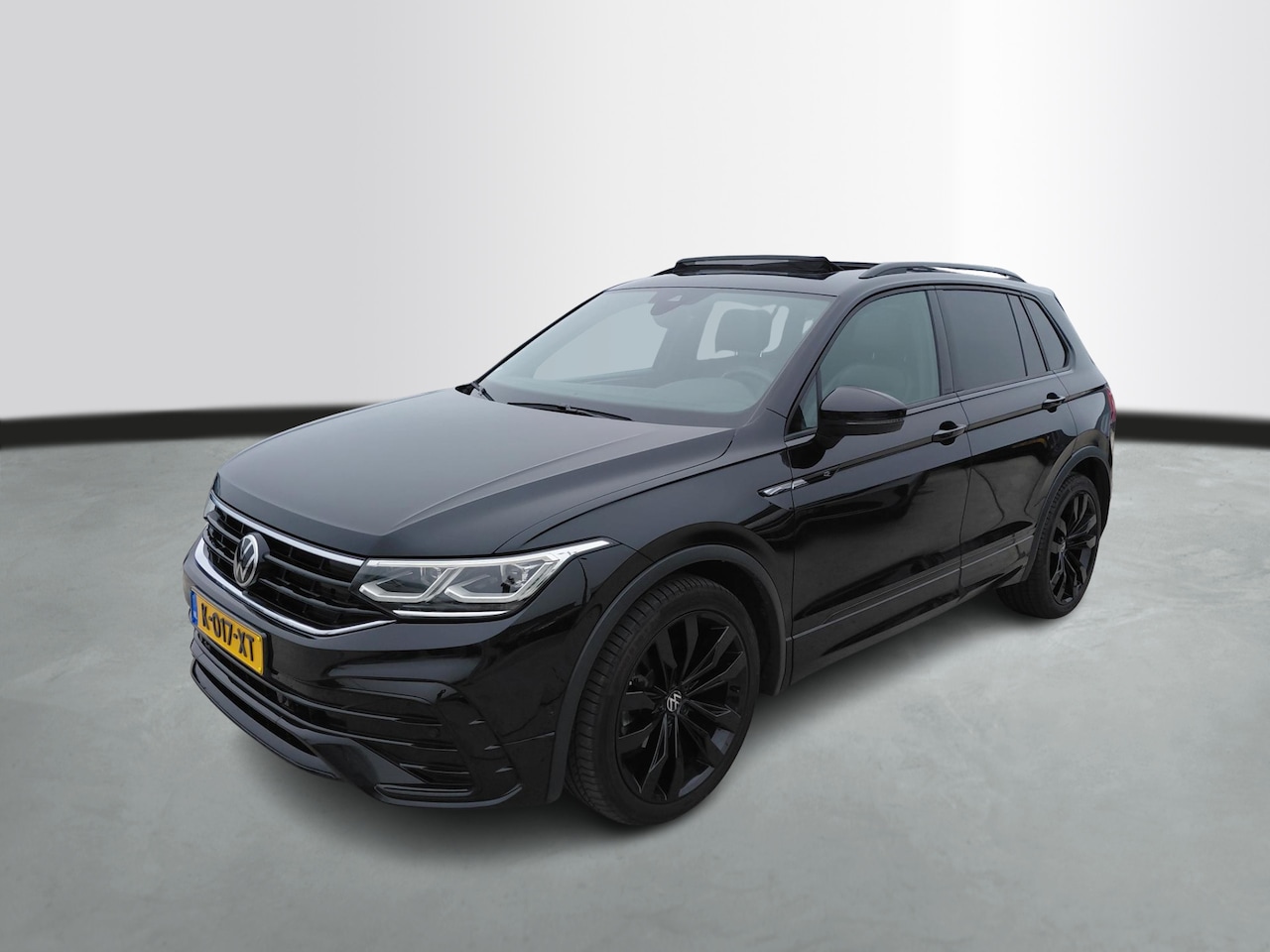Volkswagen Tiguan - 1.5 TSI R-Line Business+ | Trekhaak | Panoramadak | 20" | Black Style | - AutoWereld.nl