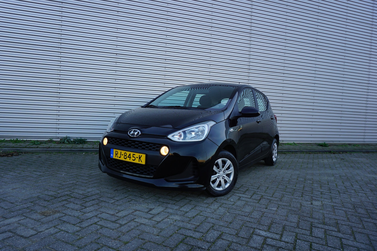 Hyundai i10 - 1.0i Comfort Airco / Navi / Cruise / Elektr. ramen / NAP / Apk t/m 26-10-2027 - AutoWereld.nl