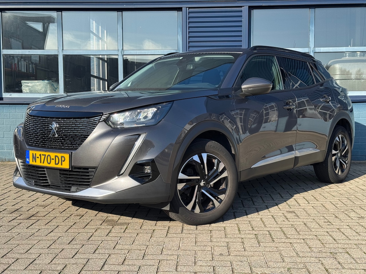 Peugeot 2008 - 1.2 PureTech Allure Pack automaat met flippers, app carplay en android, achteruitrijcamera - AutoWereld.nl