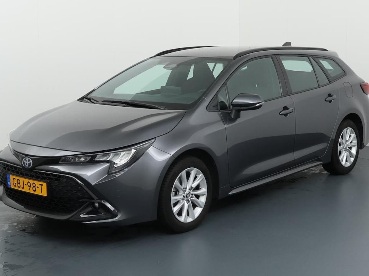 Toyota Corolla Touring Sports - HYBRID 140 ACTIVE I AUTOMAAT I P-CAMERA I APPLE CARPLAY I ADAPTIVE CRUISE CONTROL - AutoWereld.nl