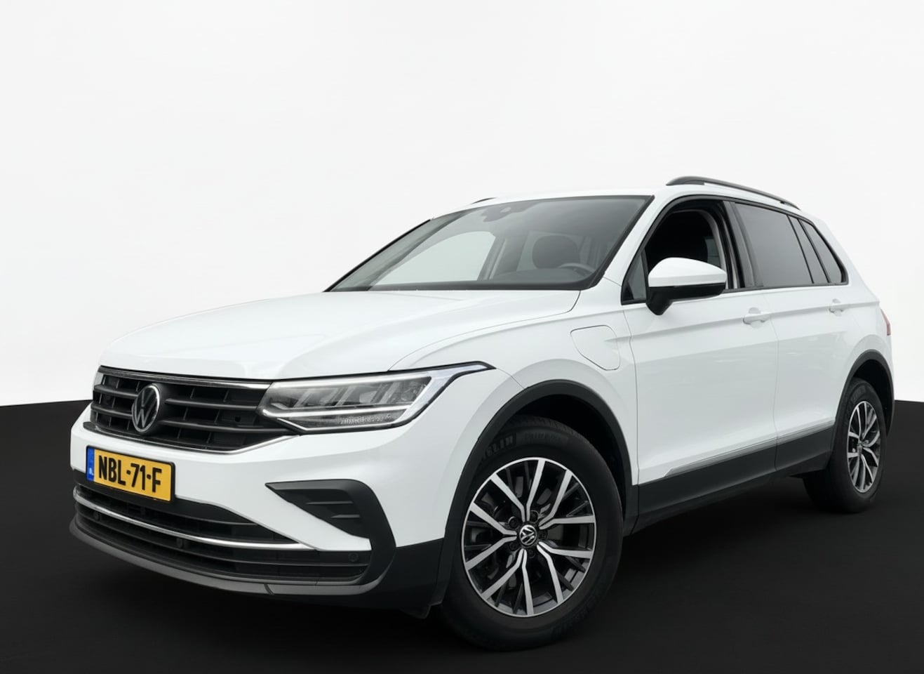 Volkswagen Tiguan - 1.4TSI eHybrid 245PK DSG LIFE TREKHAAK/CAMERA/VIRTUAL/NAVI - AutoWereld.nl