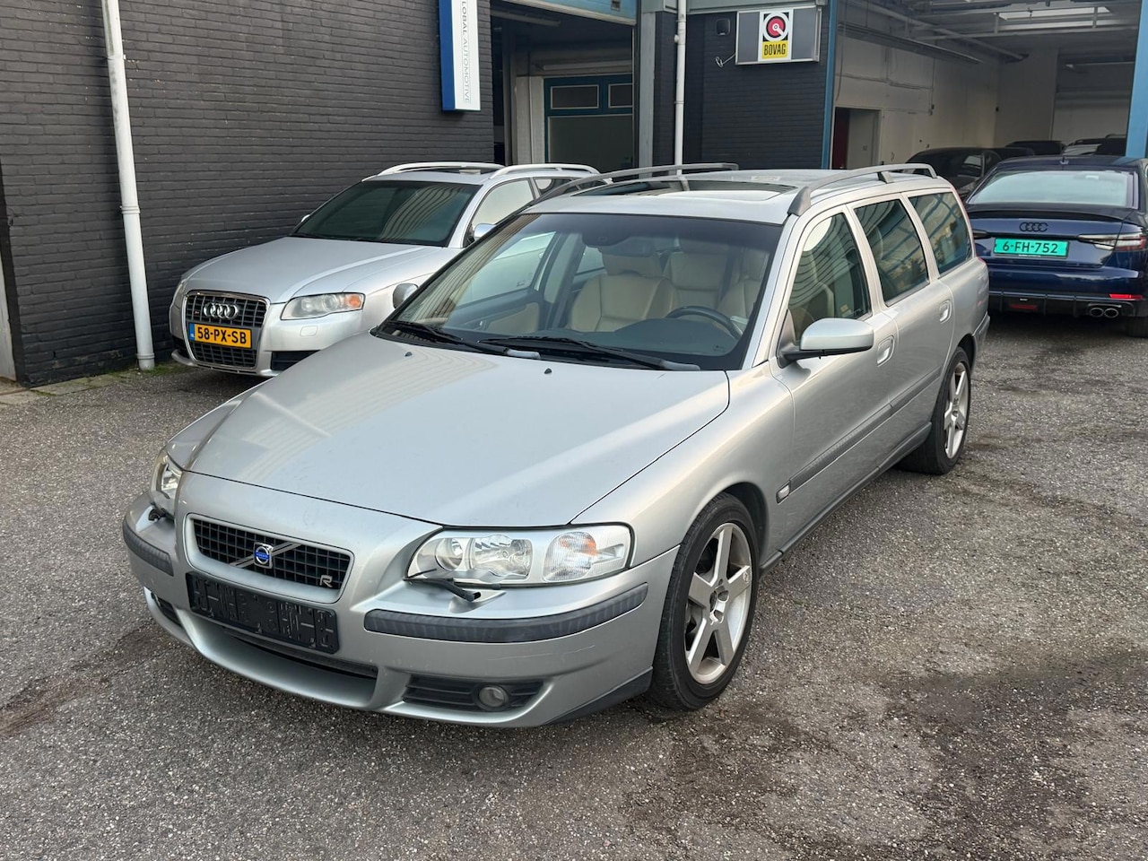 Volvo V70 - 2.5 R 300PK - LEDER - MEMORY - SCHUIFDAK - CLIMATE - AutoWereld.nl