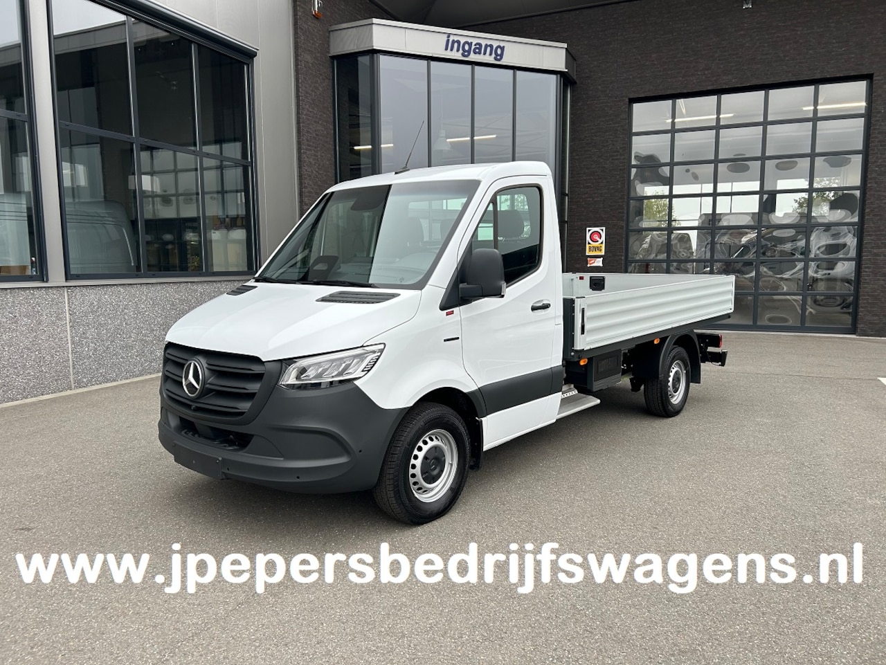 Mercedes-Benz eSprinter - 320 L2 Select 81kWh / Snel laden 115kw / Open laadbak / Trekhaak / MBUX / Smartphone pakke - AutoWereld.nl