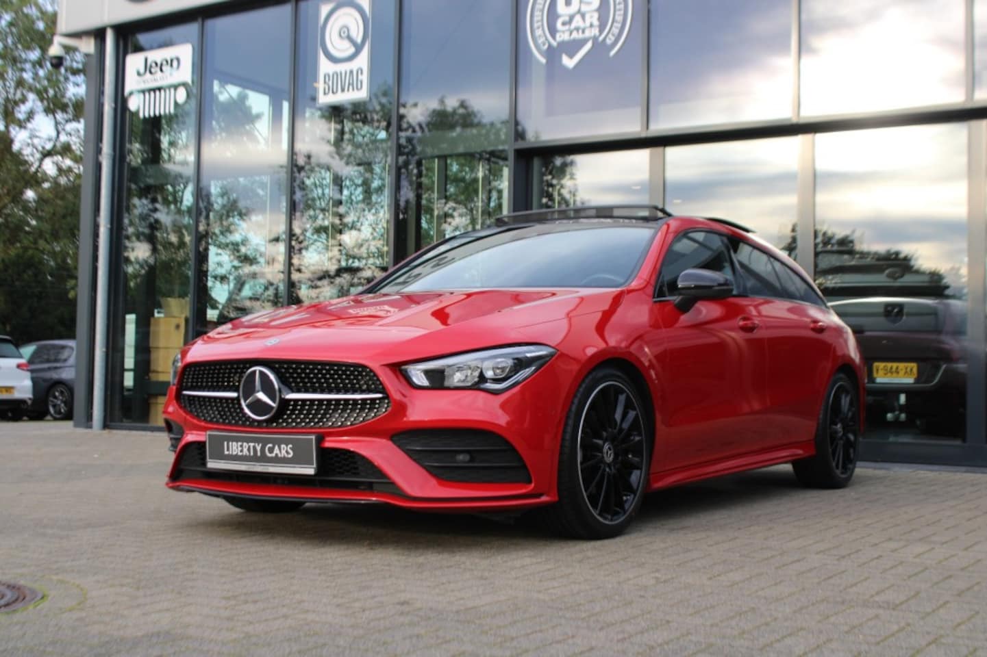 Mercedes-Benz CLA-Klasse - 180 AMG Line Aut. Panorama dak / Night pack / Blindspot Apple carplay Camera - AutoWereld.nl