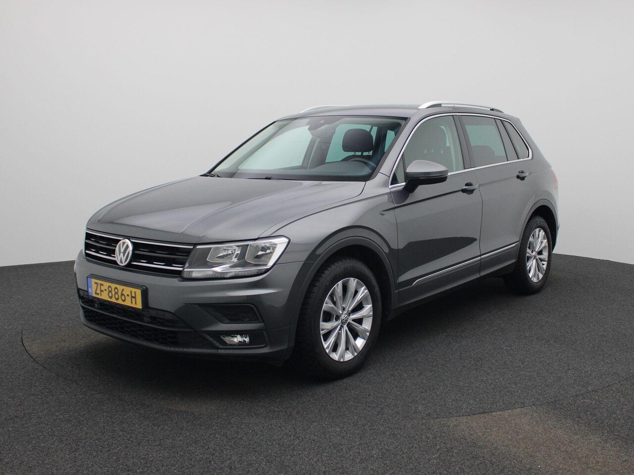 Volkswagen Tiguan - 1.5 TSI Comfortline Business 131 PK| Origineel Nederlands | 1e Eigenaar | Navigatie | Trek - AutoWereld.nl