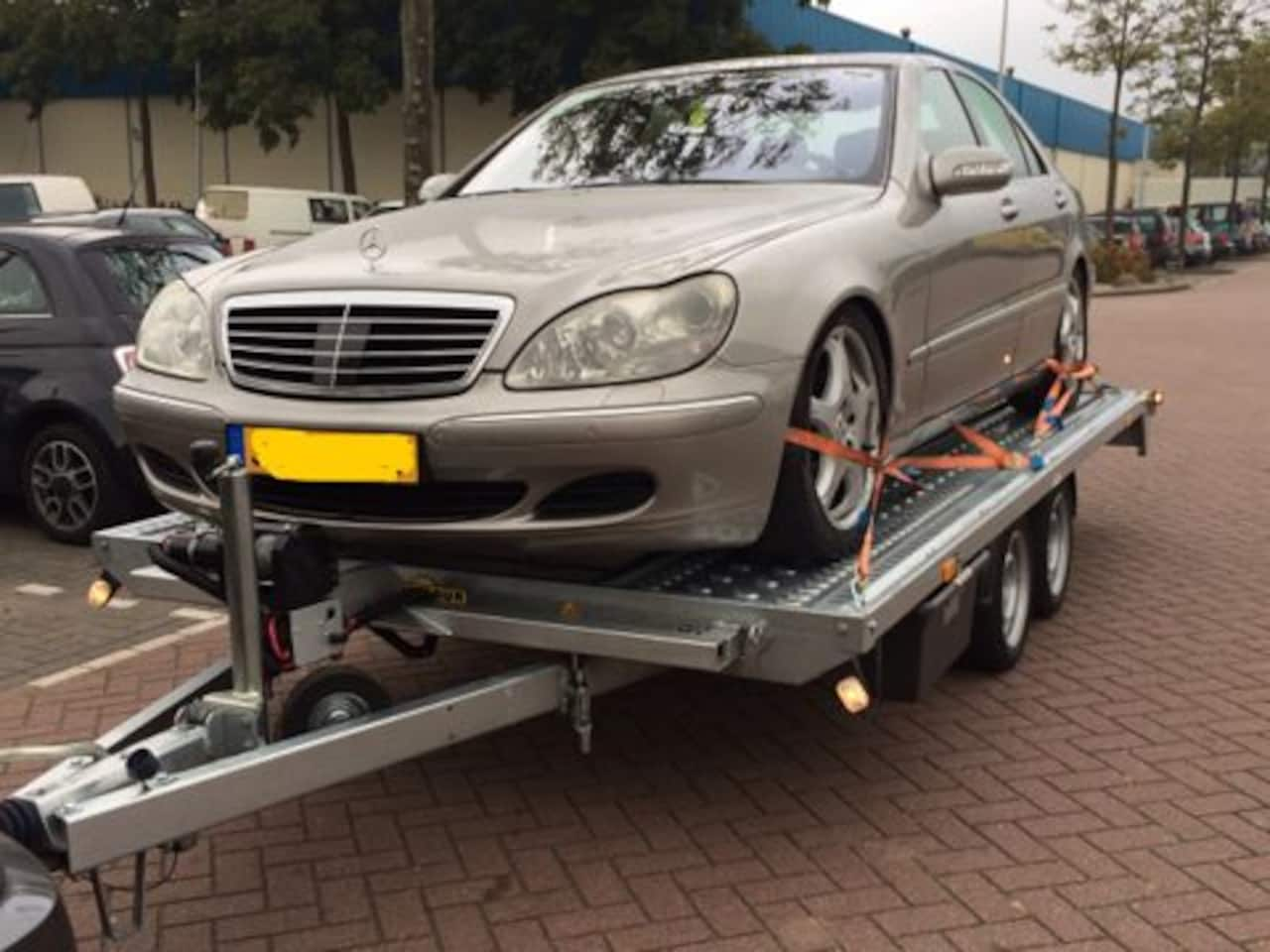 Autotransport  in en verkoop Auto Groot